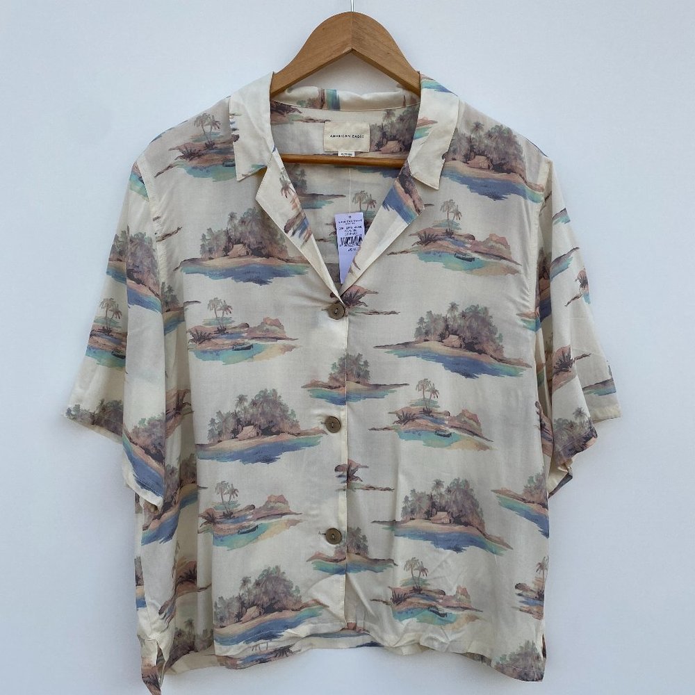 NWT American Eagle Short Sleeve Island Print Crop